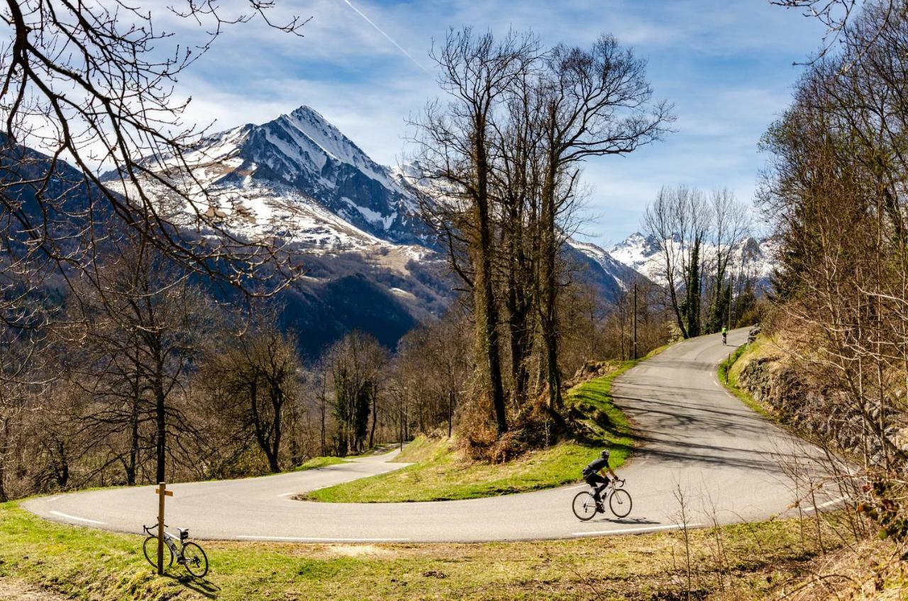 Pyrenees Cycling Lodge Saint-Savin  Exterior photo