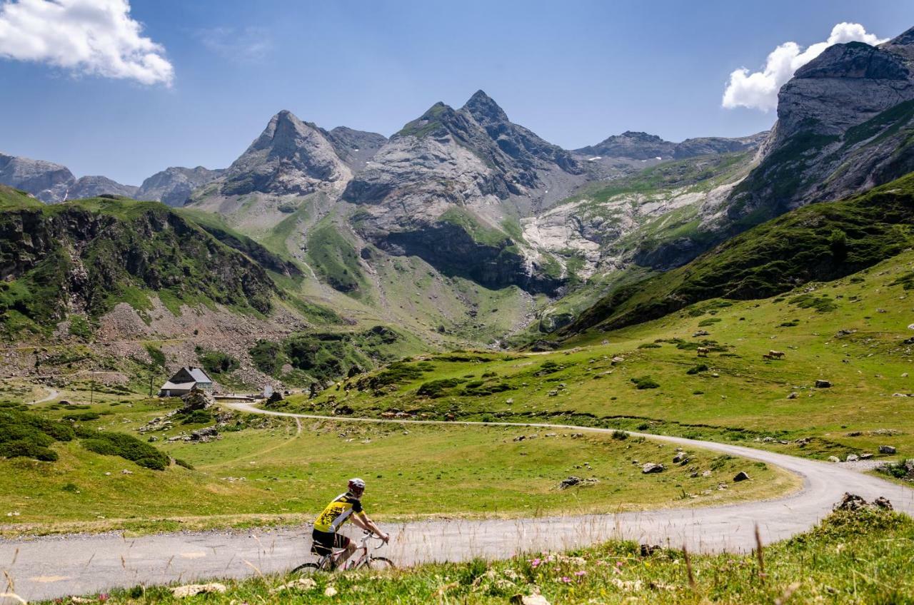 Pyrenees Cycling Lodge Saint-Savin  Exterior photo